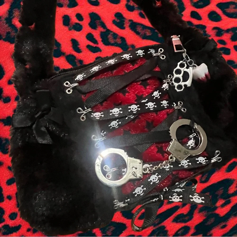 Black and Red Skull-Patterned Women's Bag - Picture 4 of 4